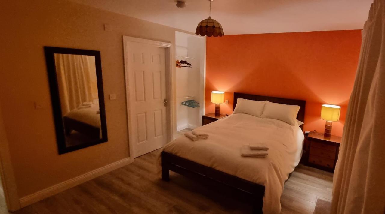 Spacious Curragh 2-Bed Apartment With Own Entrance Brownstown Exterior photo