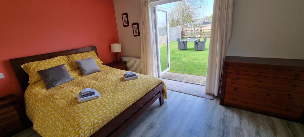 Spacious Curragh 2-Bed Apartment With Own Entrance Brownstown Exterior photo